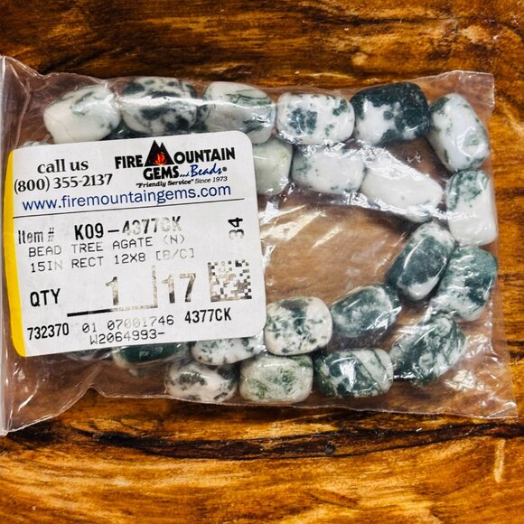 Assorted Lot of Green Stone and Glass Beads (Fire Mountain Gems) - Picture 6 of 13